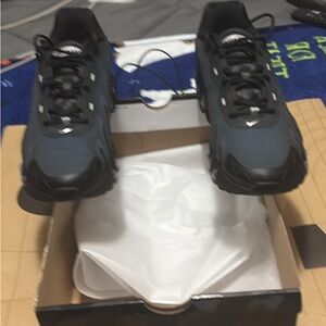 Nike Men's Black and Gray Athletic Shoes